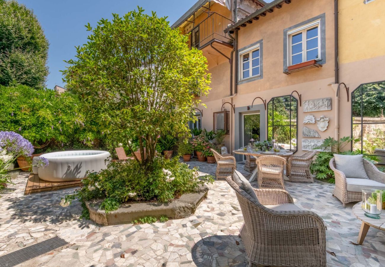 Appartamento a Lucca - Luxury Home, Private Garden and Jacuzzi inside Lucca