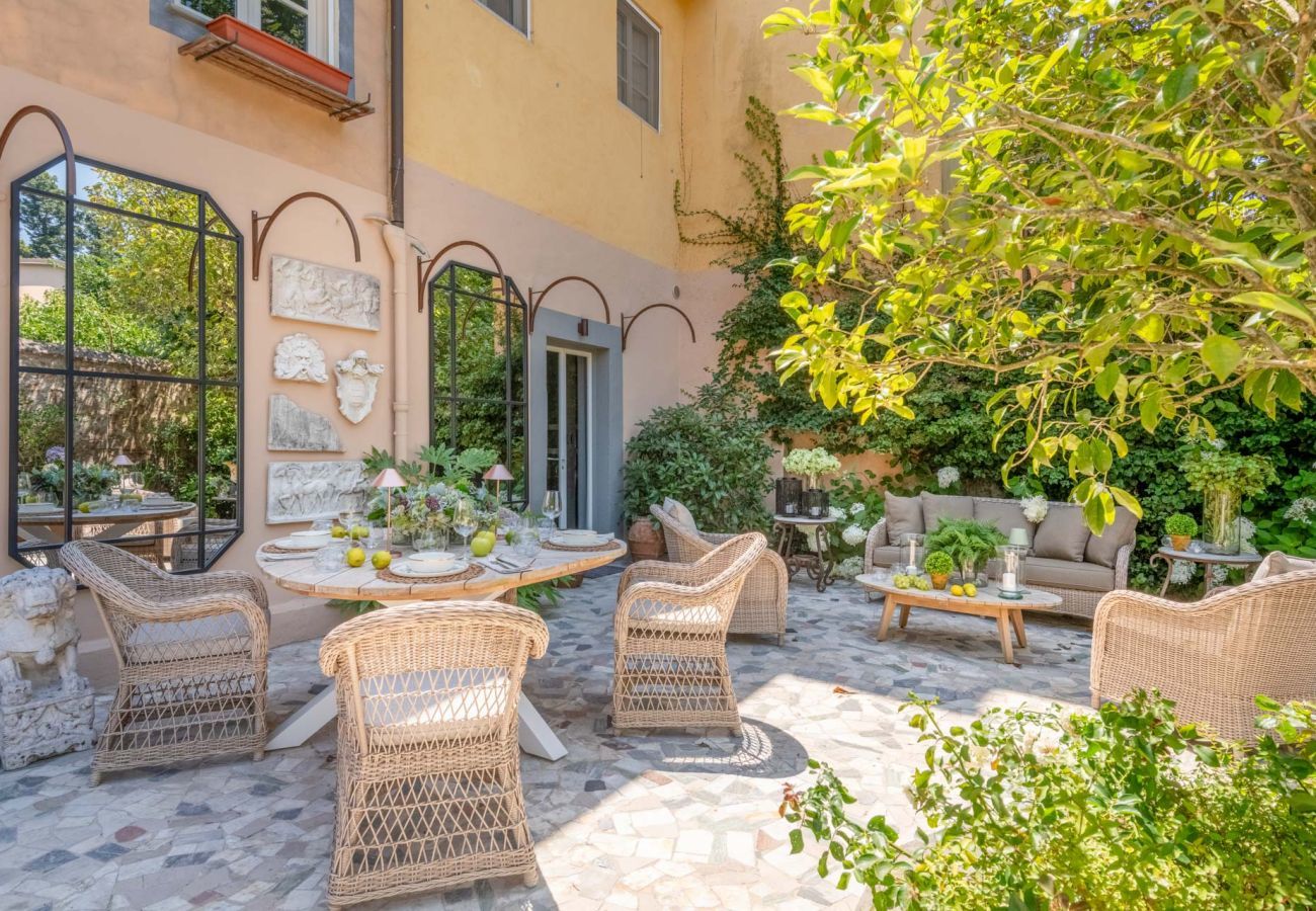 Appartamento a Lucca - Luxury Home, Private Garden and Jacuzzi inside Lucca