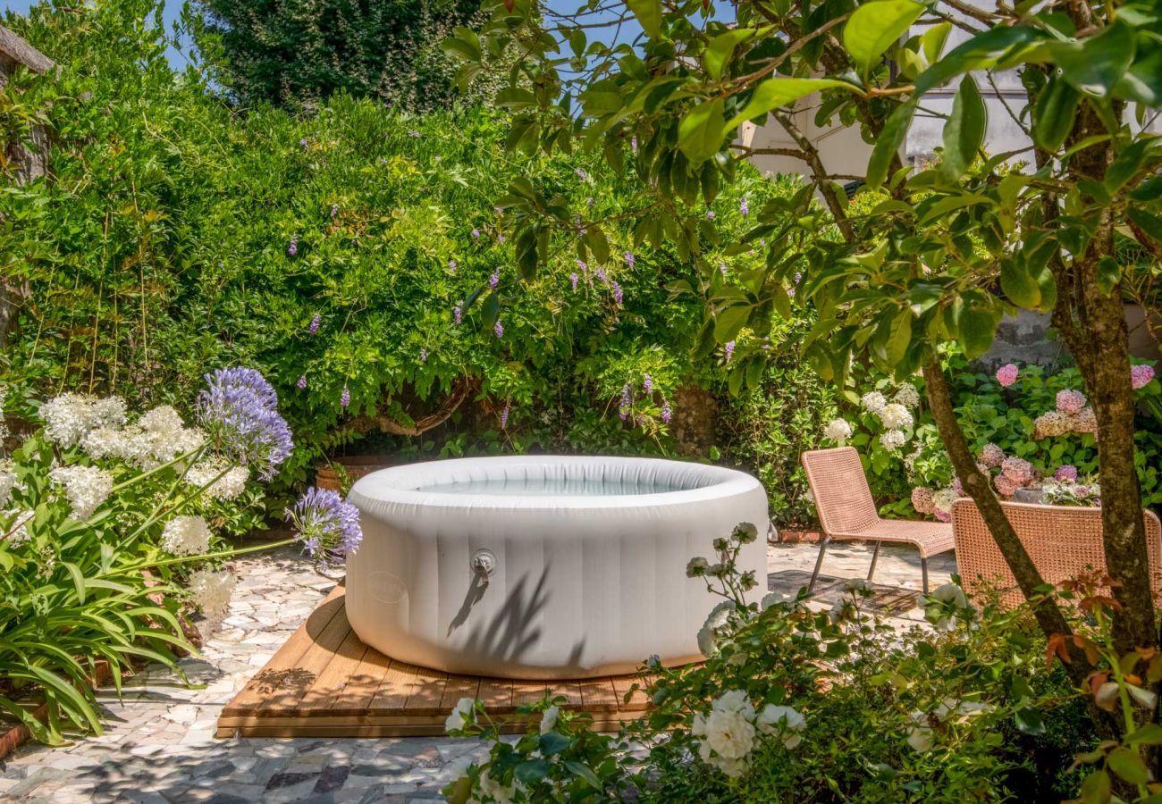 Appartamento a Lucca - Luxury Home, Private Garden and Jacuzzi inside Lucca