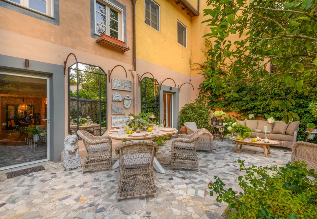 Appartamento a Lucca - Luxury Home, Private Garden and Jacuzzi inside Lucca