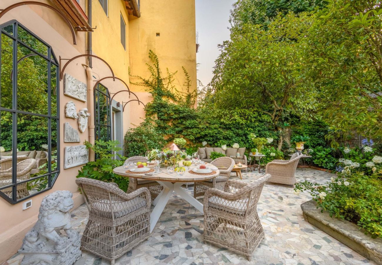 Appartamento a Lucca - Luxury Home Private Garden and Jacuzzi inside the Walls of Lucca