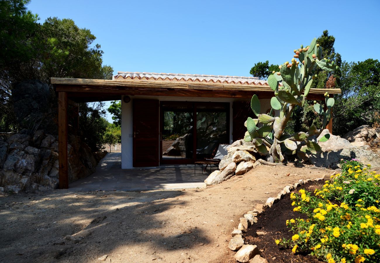 Villa Ibiscus - villa tradizionale con giardino privato, in affitto a Palau vicino Porto Raphael