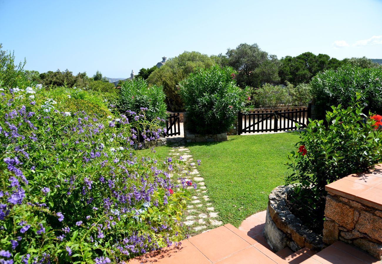 Villa Ibiscus - giardino privato immerso nella natura, casa vacanze Klodge a Palau