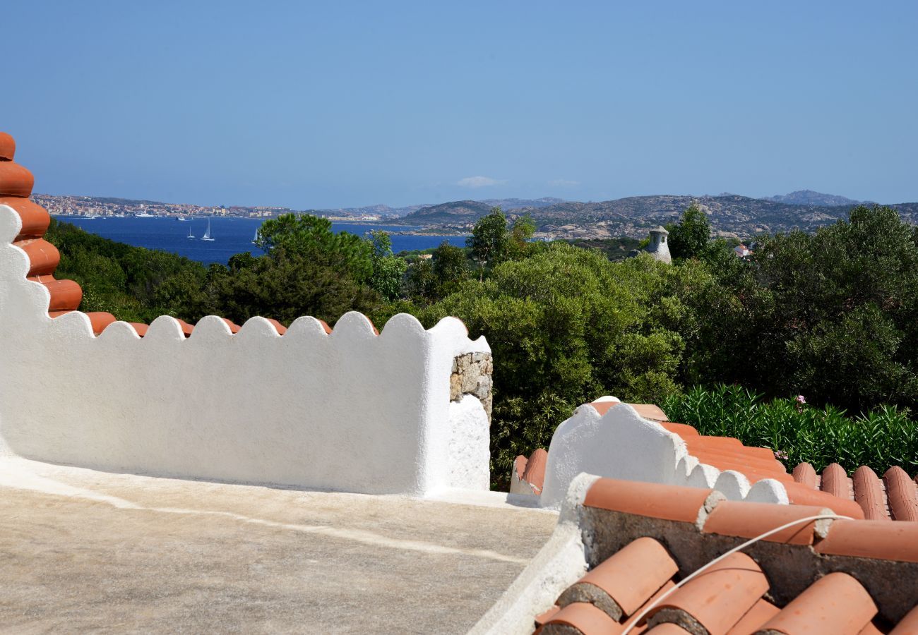 Villa Ibiscus - solarium panoramico con vista sulle isole dell'Arcipelago della Maddalena, villa in affitto