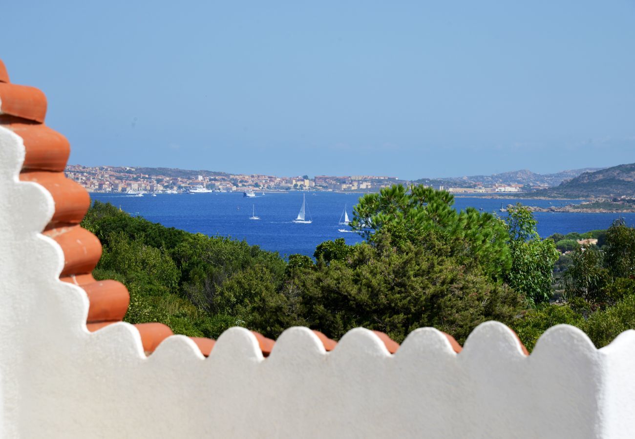 Villa Ibiscus - villa con incantevole vista mare, affitto vacanze a Palau, Sardegna