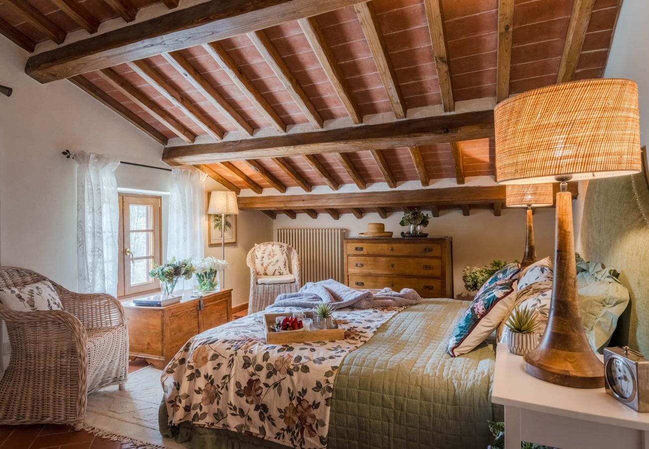 Villa a Pescaglia - Charming Farmhouse with Private Pool and View in Lucca