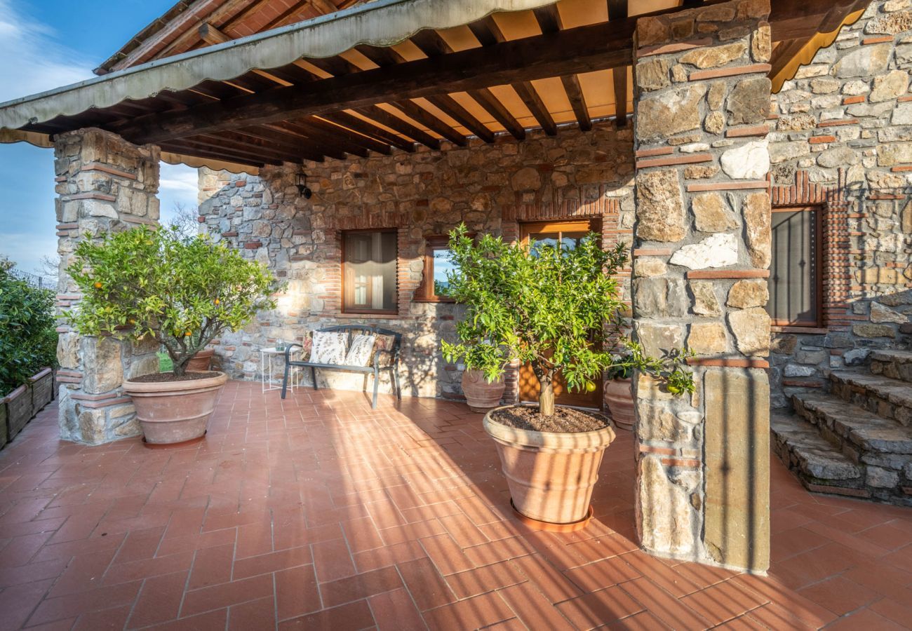 Villa a Pescaglia - Charming Farmhouse with Private Pool and View in Lucca