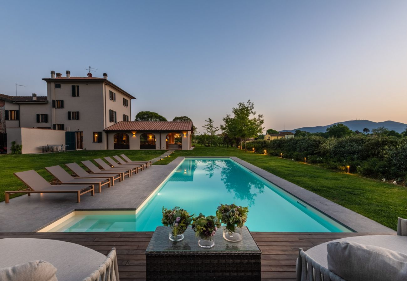 Villa a Orentano - Villa del Nonno, Luxury Tuscan Farmhouse with Private Pool close to Lucca, Pisa and Florence