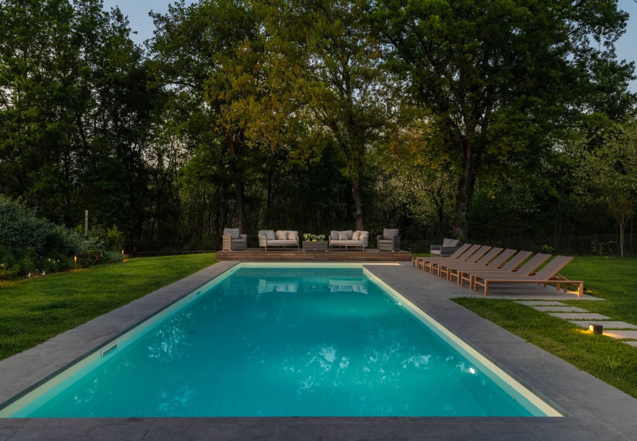 Villa a Orentano - Villa del Nonno, Luxury Tuscan Farmhouse with Private Pool close to Lucca, Pisa and Florence