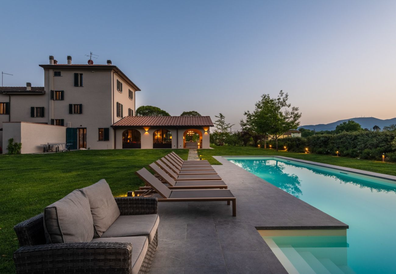 Villa a Orentano - Villa del Nonno, Luxury Tuscan Farmhouse with Private Pool close to Lucca, Pisa and Florence