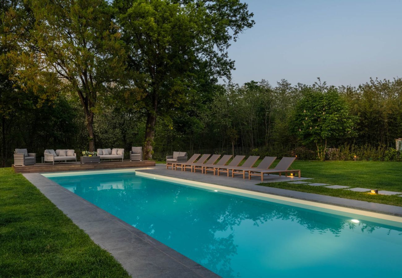 Villa a Orentano - Villa del Nonno, Luxury Tuscan Farmhouse with Private Pool close to Lucca, Pisa and Florence