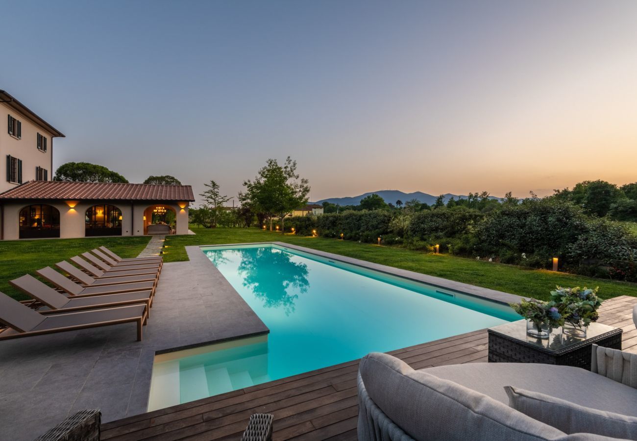 Villa a Orentano - Villa del Nonno, Luxury Tuscan Farmhouse with Private Pool close to Lucca, Pisa and Florence