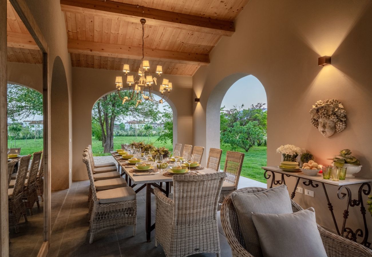 Villa a Orentano - Villa del Nonno, Luxury Tuscan Farmhouse with Private Pool close to Lucca, Pisa and Florence