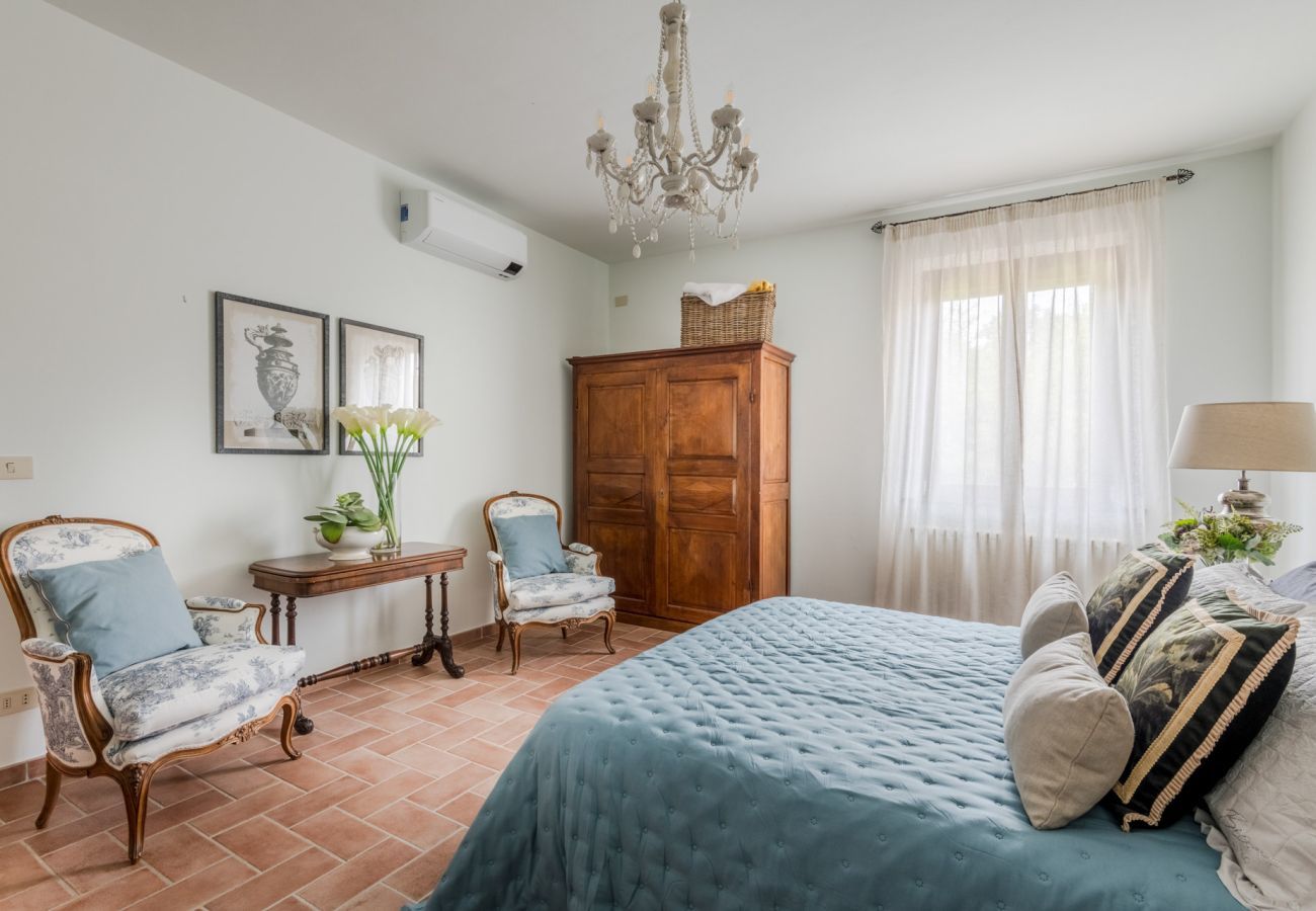 Villa a Orentano - Villa del Nonno, Luxury Tuscan Farmhouse with Private Pool close to Lucca, Pisa and Florence