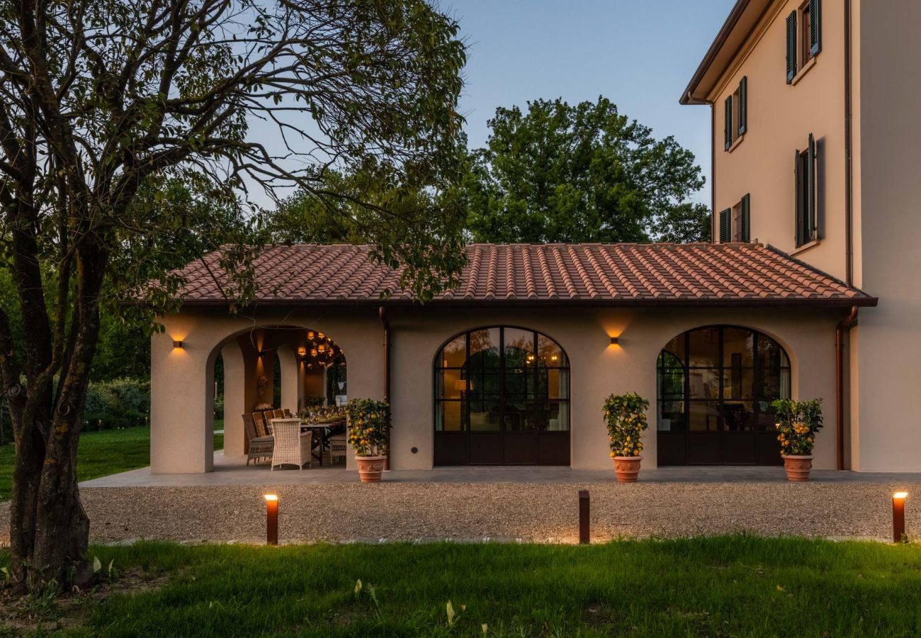 Villa a Orentano - Villa del Nonno, Luxury Tuscan Farmhouse with Private Pool close to Lucca, Pisa and Florence