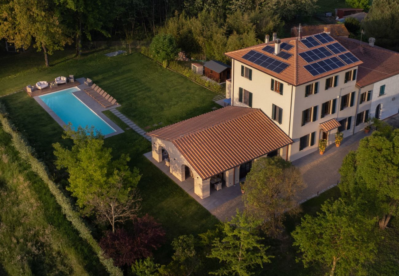 Villa a Orentano - Villa del Nonno, Luxury Tuscan Farmhouse with Private Pool close to Lucca, Pisa and Florence