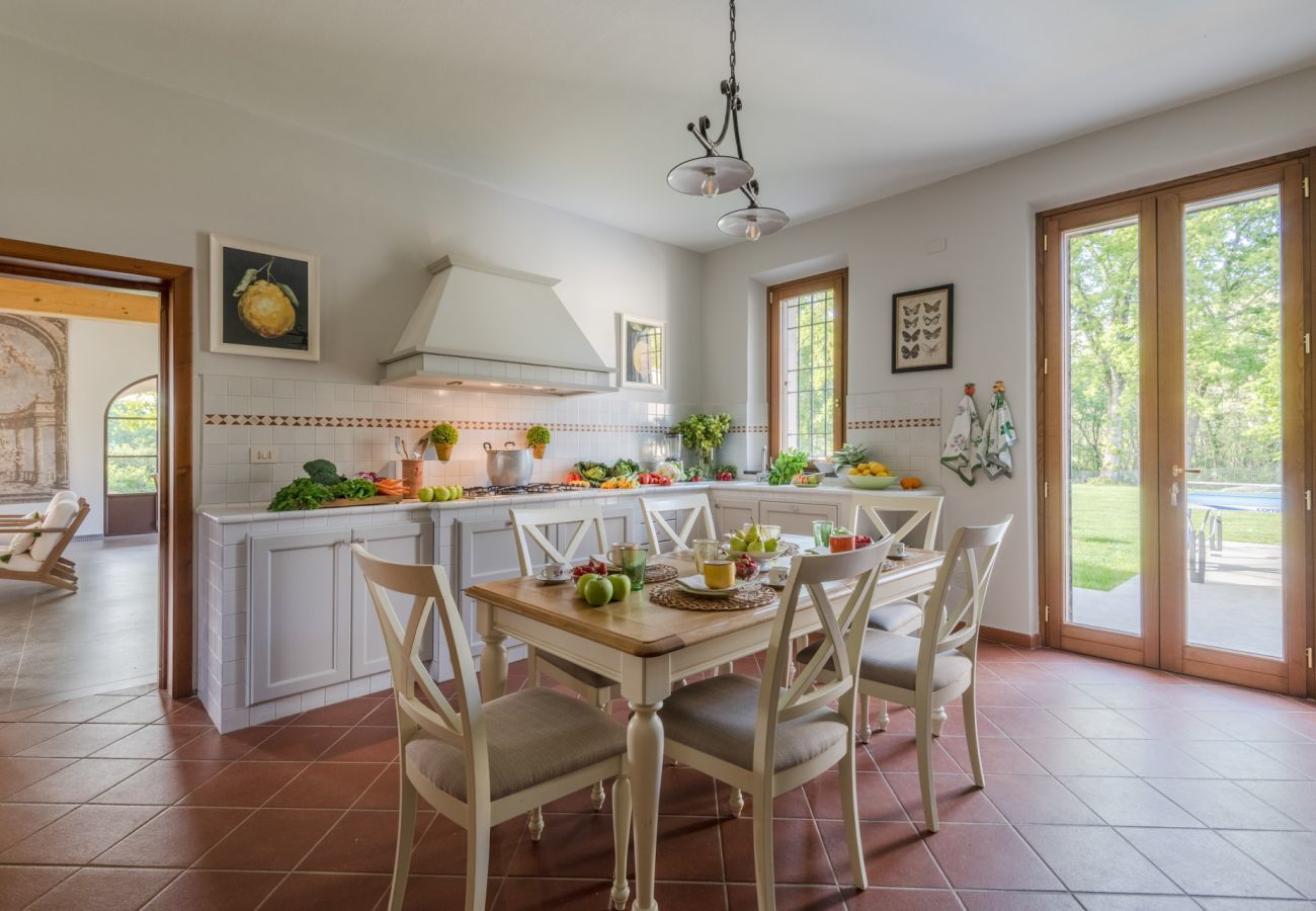 Villa a Orentano - Villa del Nonno, Luxury Tuscan Farmhouse with Private Pool close to Lucca, Pisa and Florence