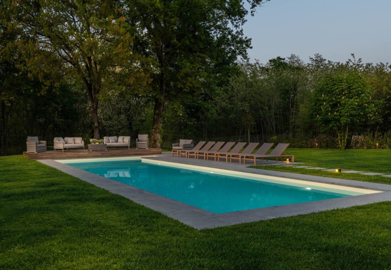 Villa a Orentano - Villa del Nonno, Luxury Tuscan Farmhouse with Private Pool close to Lucca, Pisa and Florence