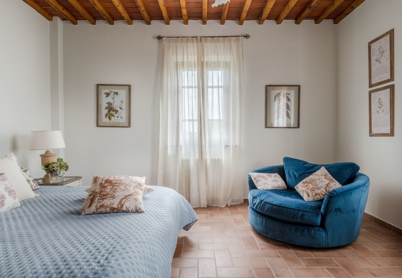 Villa a Orentano - Villa del Nonno, Luxury Tuscan Farmhouse with Private Pool close to Lucca, Pisa and Florence