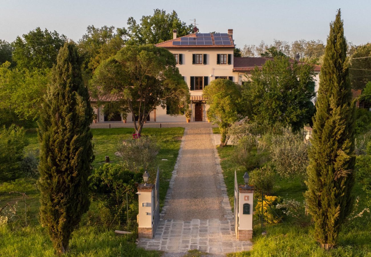 Villa a Orentano - Villa del Nonno, Luxury Tuscan Farmhouse with Private Pool close to Lucca, Pisa and Florence