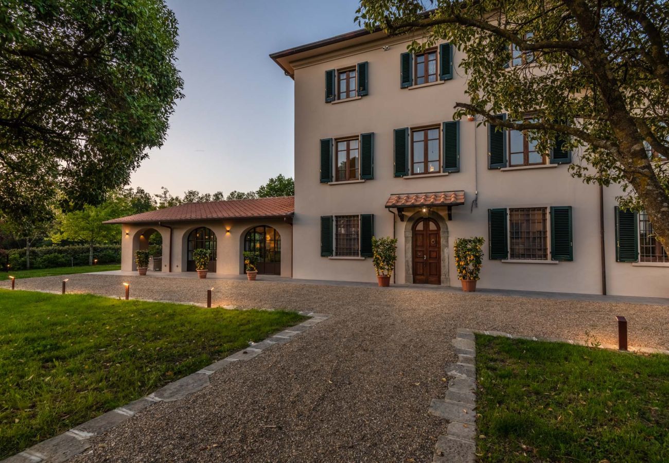 Villa a Orentano - Villa del Nonno, Luxury Tuscan Farmhouse with Private Pool close to Lucca, Pisa and Florence