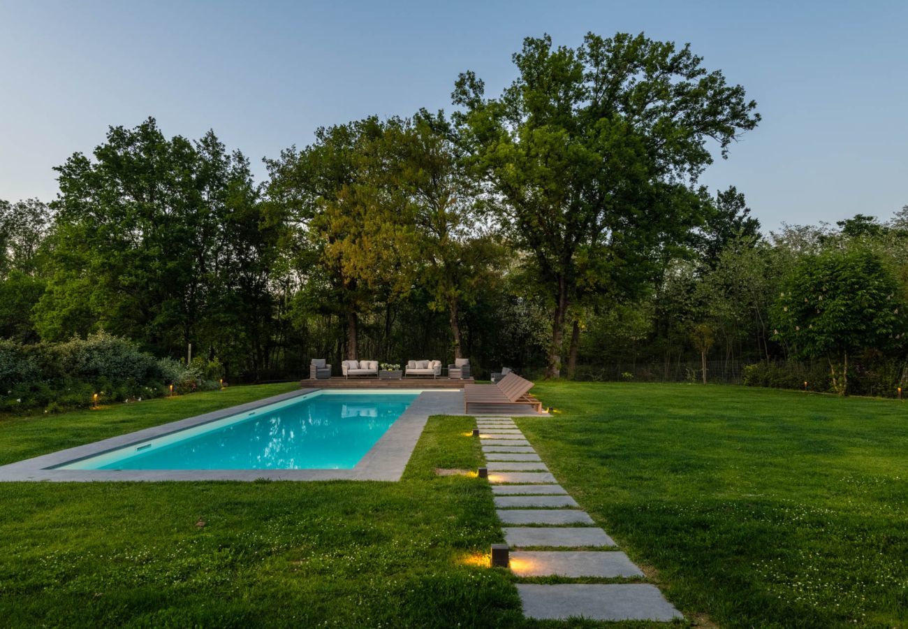 Villa a Orentano - Villa del Nonno, Luxury Tuscan Farmhouse with Private Pool close to Lucca, Pisa and Florence