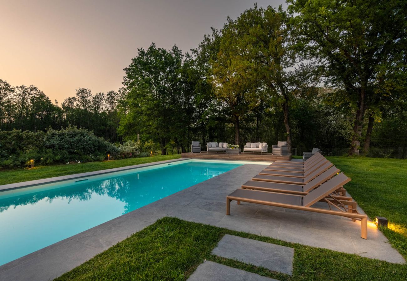 Villa a Orentano - Villa del Nonno, Luxury Tuscan Farmhouse with Private Pool close to Lucca, Pisa and Florence