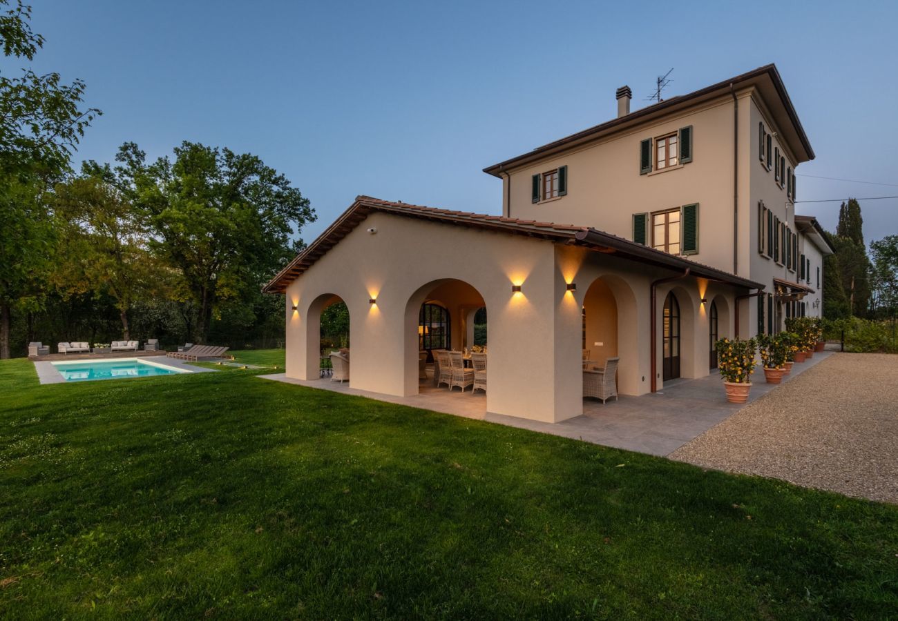 Villa a Orentano - Villa del Nonno, Luxury Tuscan Farmhouse with Private Pool close to Lucca, Pisa and Florence