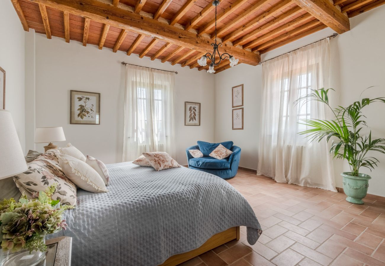 Villa a Orentano - Villa del Nonno, Luxury Tuscan Farmhouse with Private Pool close to Lucca, Pisa and Florence