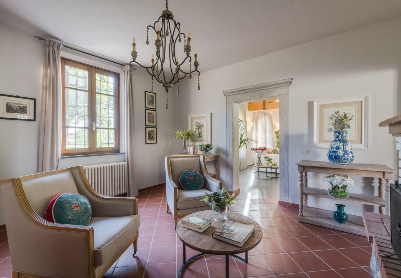 Villa a Orentano - Villa del Nonno, Luxury Tuscan Farmhouse with Private Pool close to Lucca, Pisa and Florence