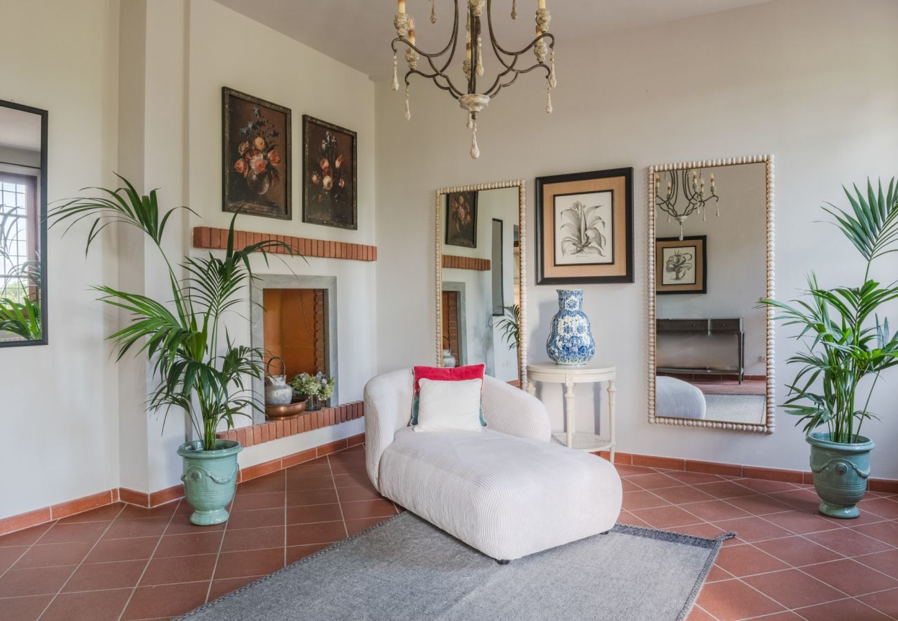 Villa a Orentano - Villa del Nonno, Luxury Tuscan Farmhouse with Private Pool close to Lucca, Pisa and Florence