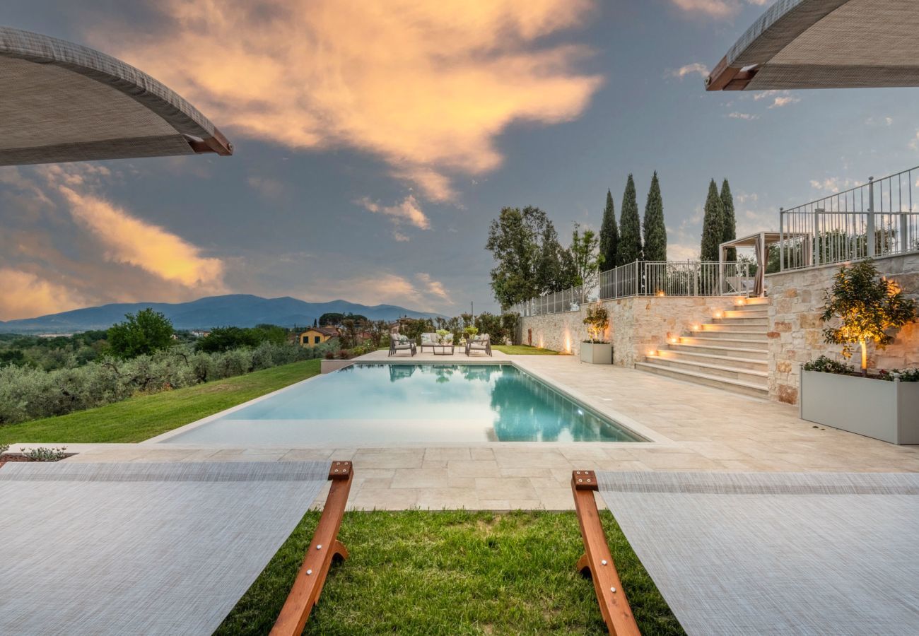 Villa a Montecarlo - Villa Sunkiss: Luxury Farmhouse with Tuscan Flair at I Masi Winery