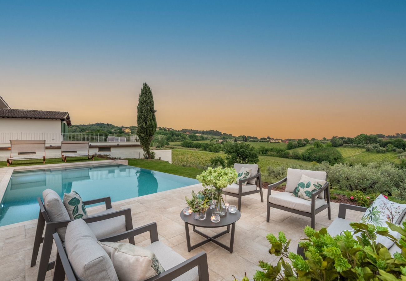 Villa a Montecarlo - Villa Sunkiss: Luxury Farmhouse with Tuscan Flair at I Masi Winery