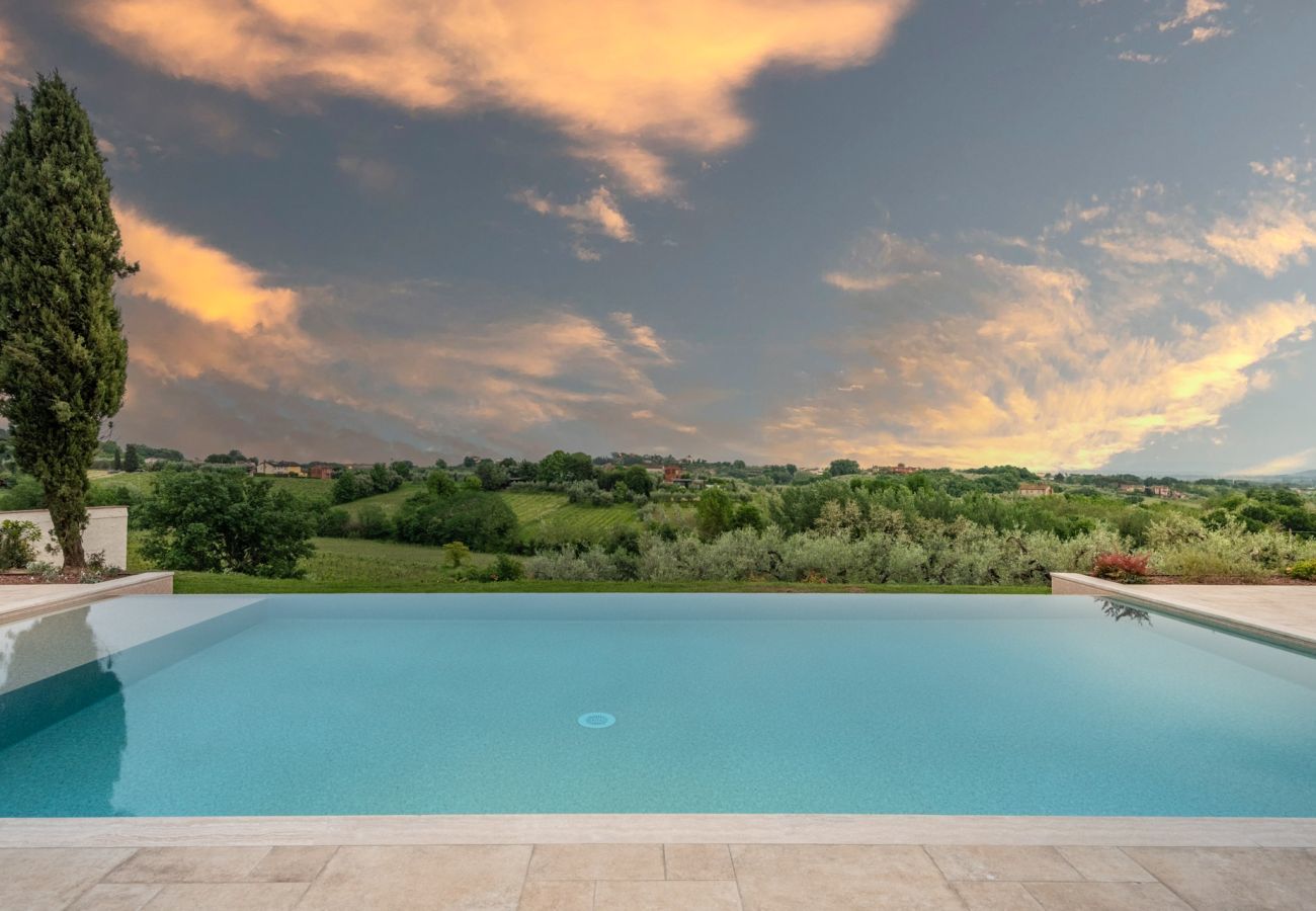 Villa a Montecarlo - Villa Sunkiss: Luxury Farmhouse with Tuscan Flair at I Masi Winery