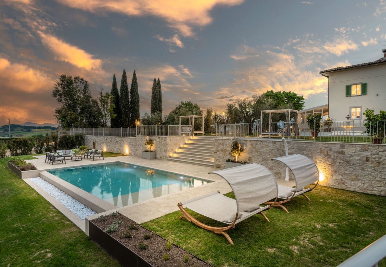 Villa a Montecarlo - Villa Sunkiss: Luxury Farmhouse with Tuscan Flair at I Masi Winery