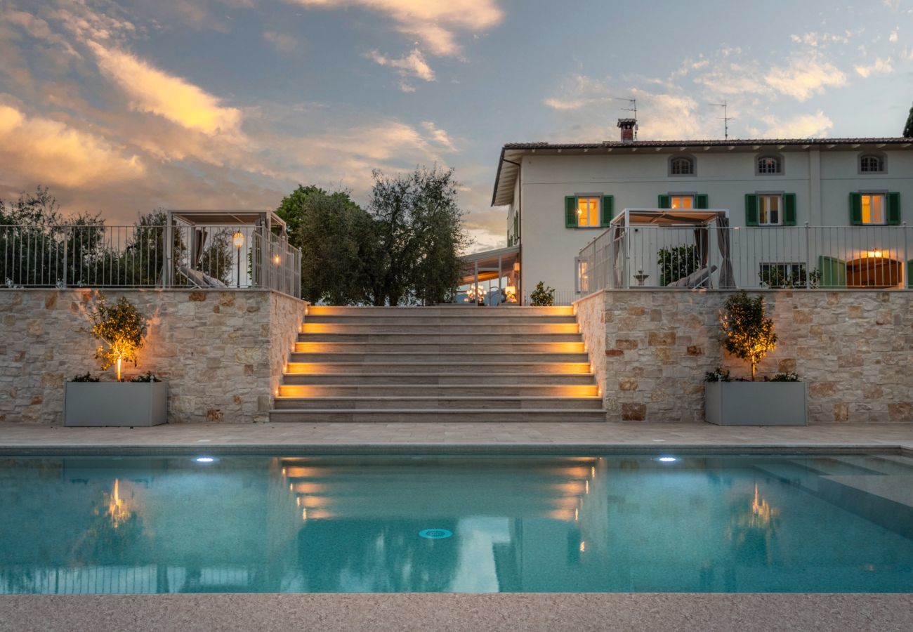 Villa a Montecarlo - Villa Sunkiss: Luxury Farmhouse with Tuscan Flair at I Masi Winery