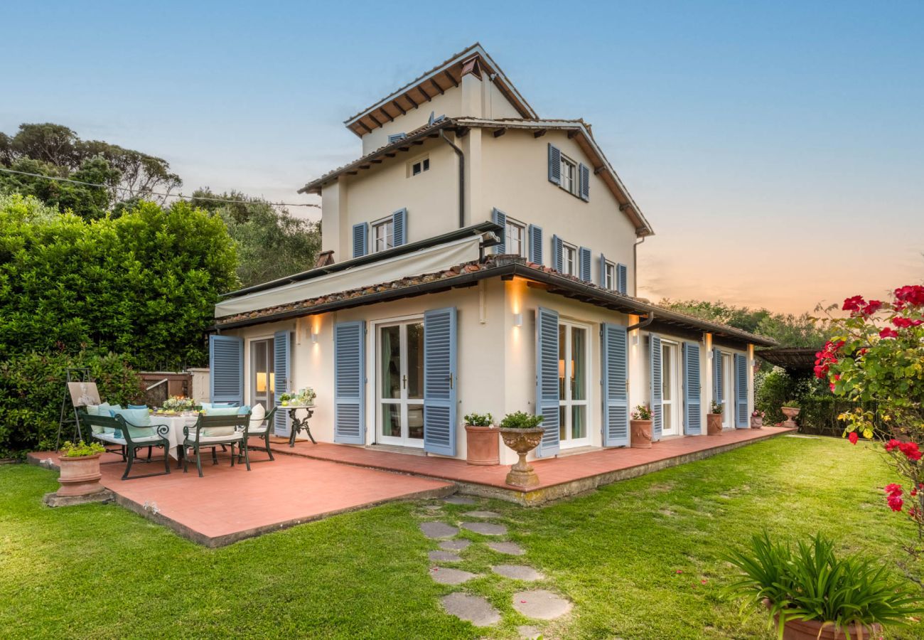 Villa a Lucca - Fairytale Farmhouse Villa with Views and Pool