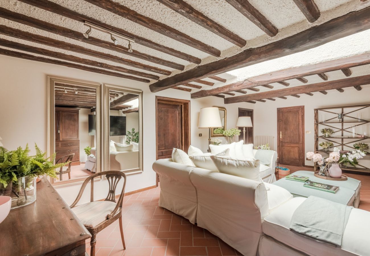 Villa a Lucca - Fairytale Farmhouse Villa with Views and Pool