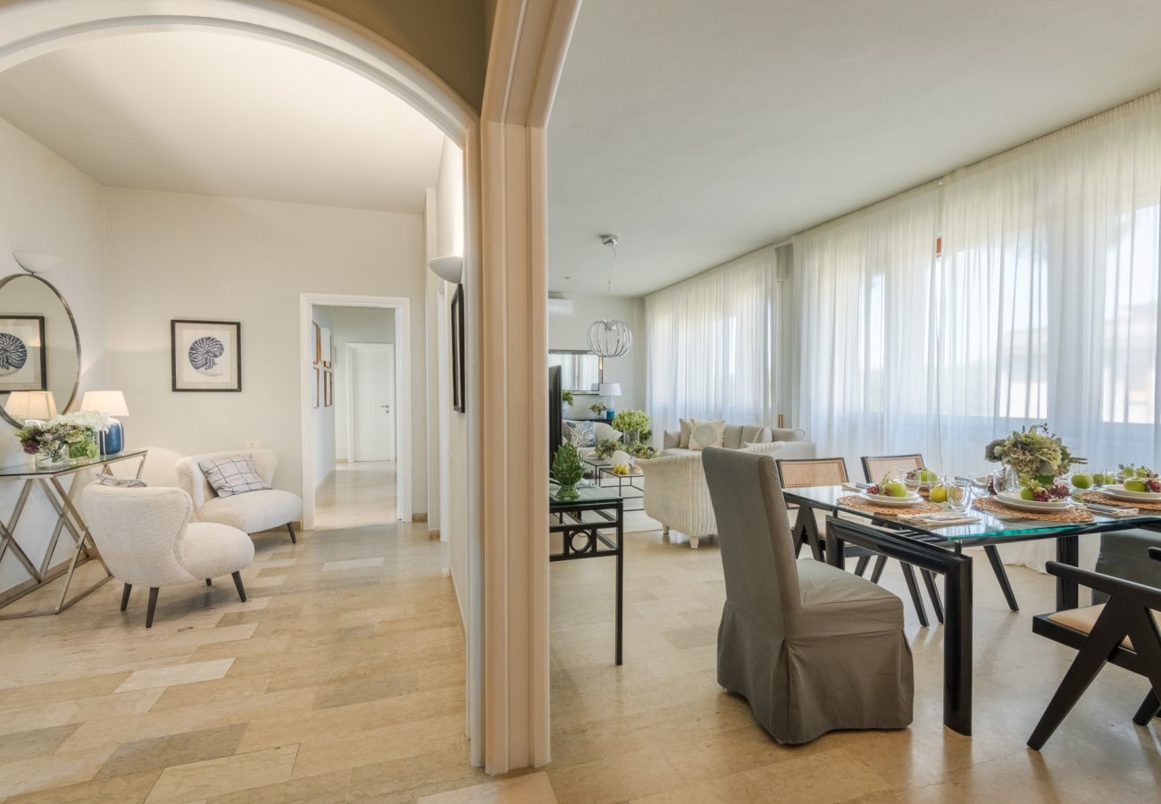 Appartamento a Lido di Camaiore - Experience  Beachfront Coastal Elegance at Ocean Breeze