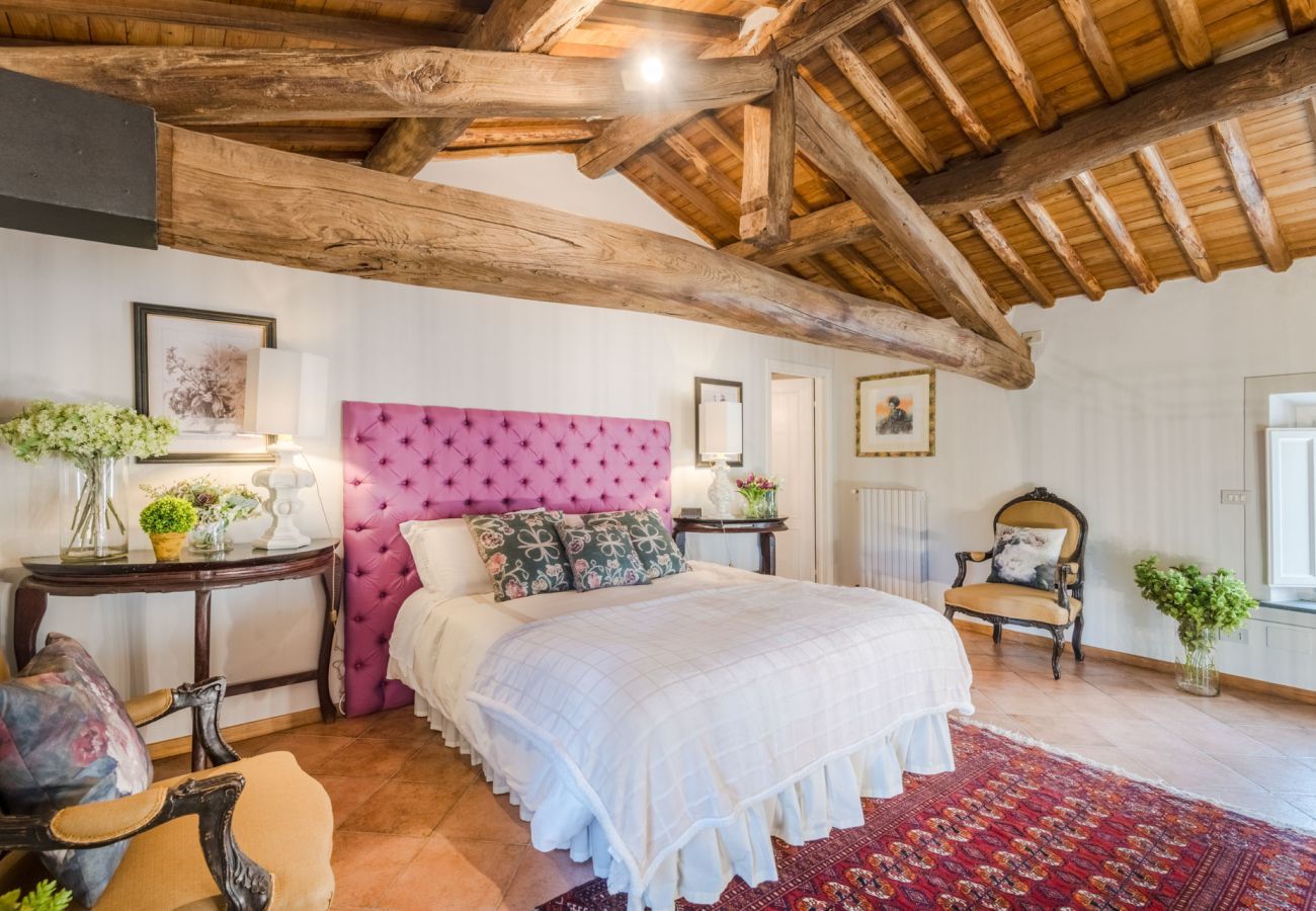 Villa a Lucca - Charming Church converted into Farmhouse with Pool