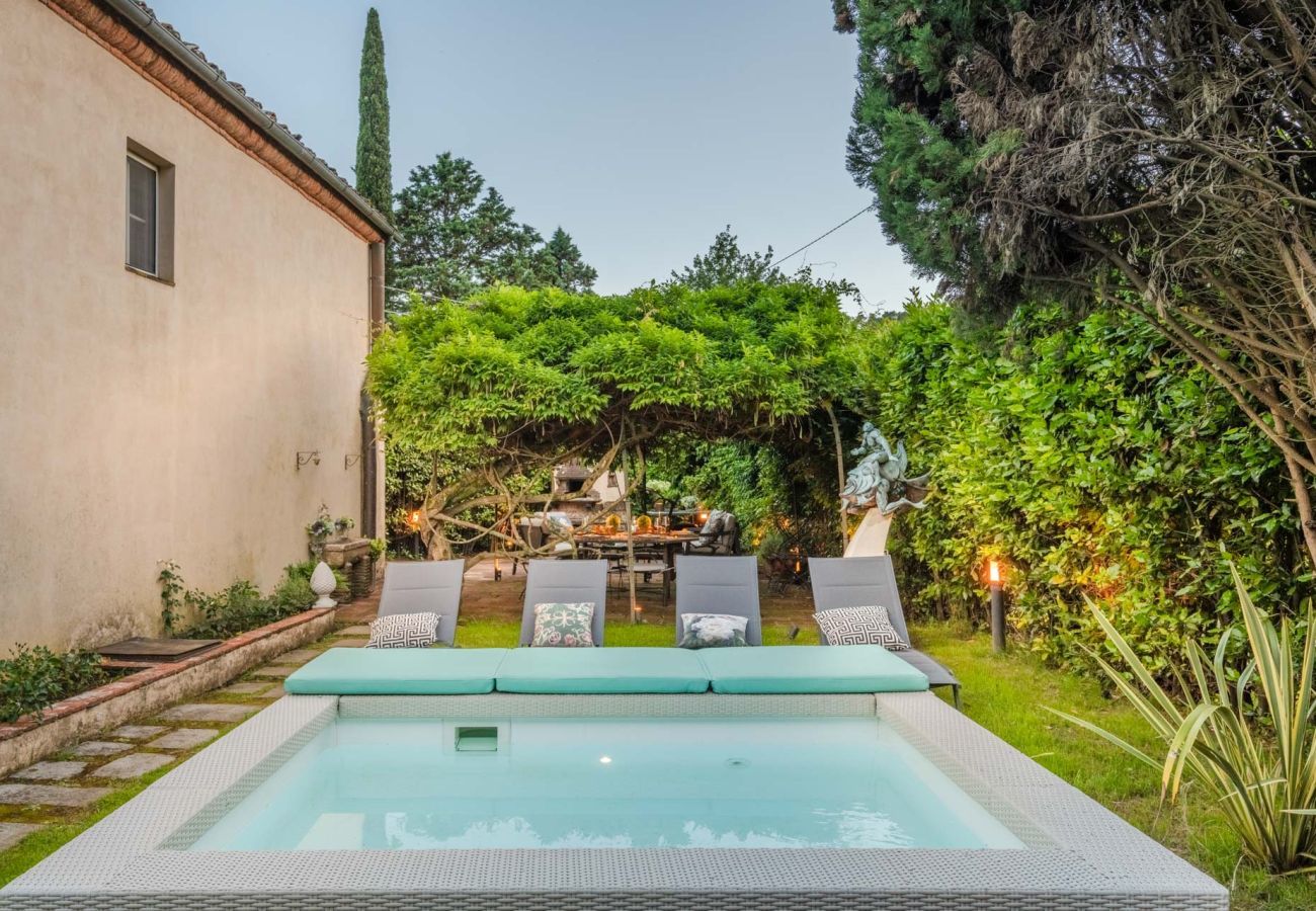 Villa a Lucca - Charming Church converted into Farmhouse with Pool