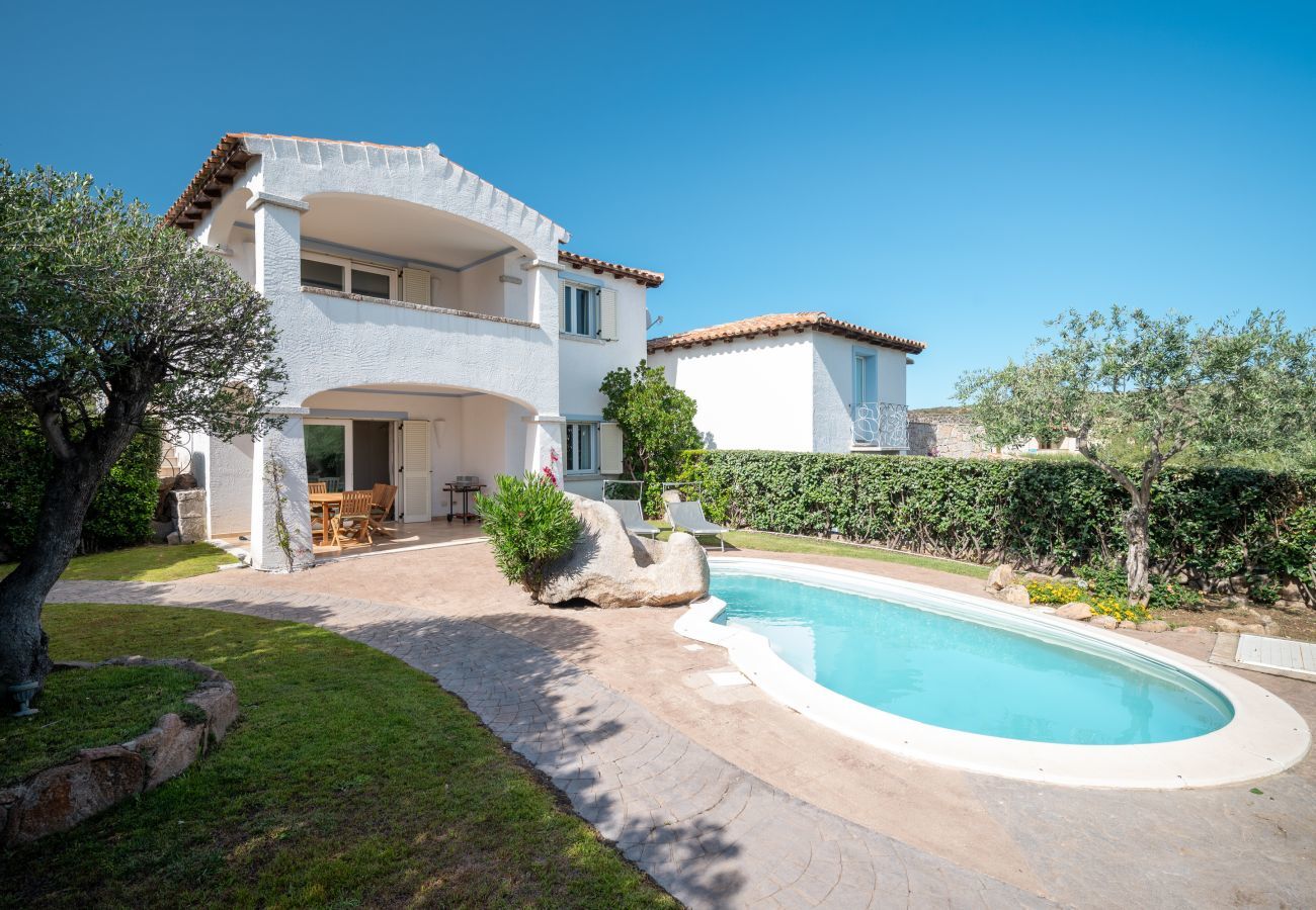 Villa a San Teodoro - Villa Olive - residenza con piscina privata a San Teodoro