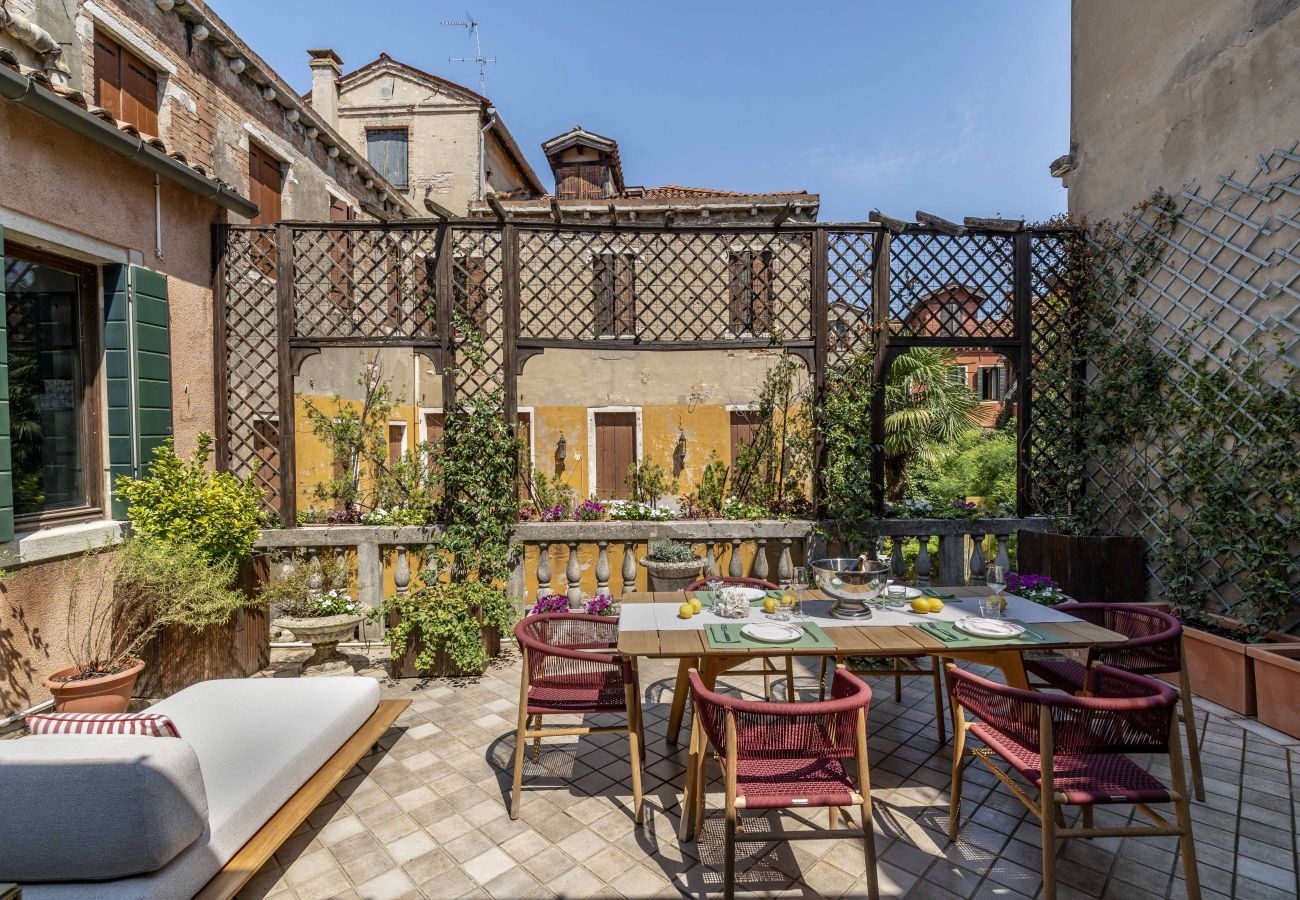 Appartamento a Venezia - San Barnaba Apartment with Terrace R&R 