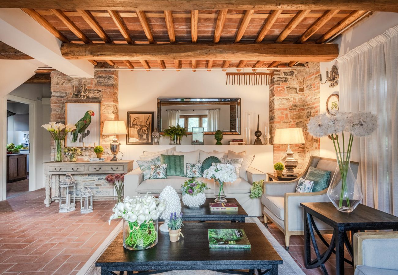 Villa a Lucca - Valle del Sole Winery Farmhouse with Private Pool