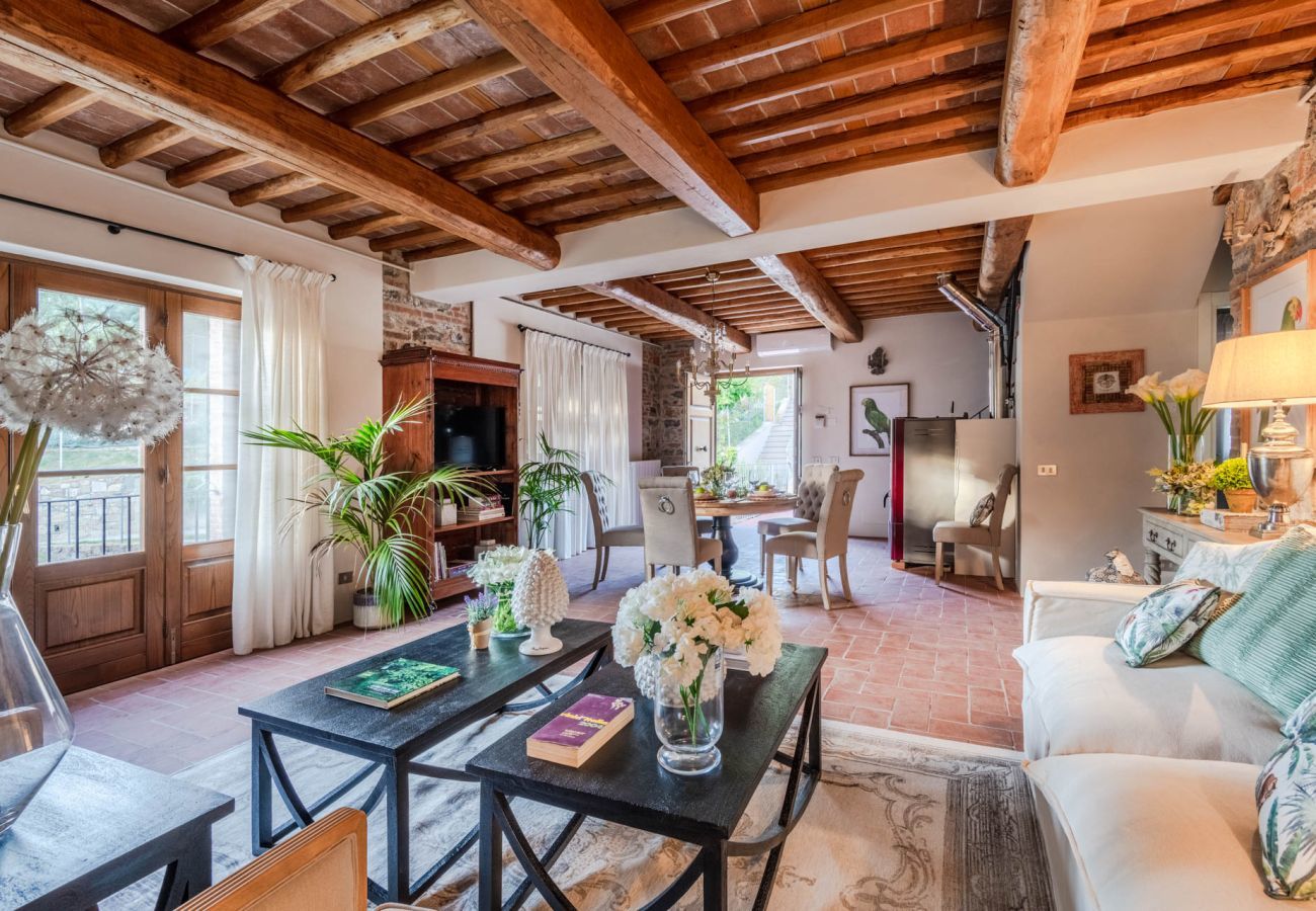 Villa a Lucca - Valle del Sole Winery Farmhouse with Private Pool