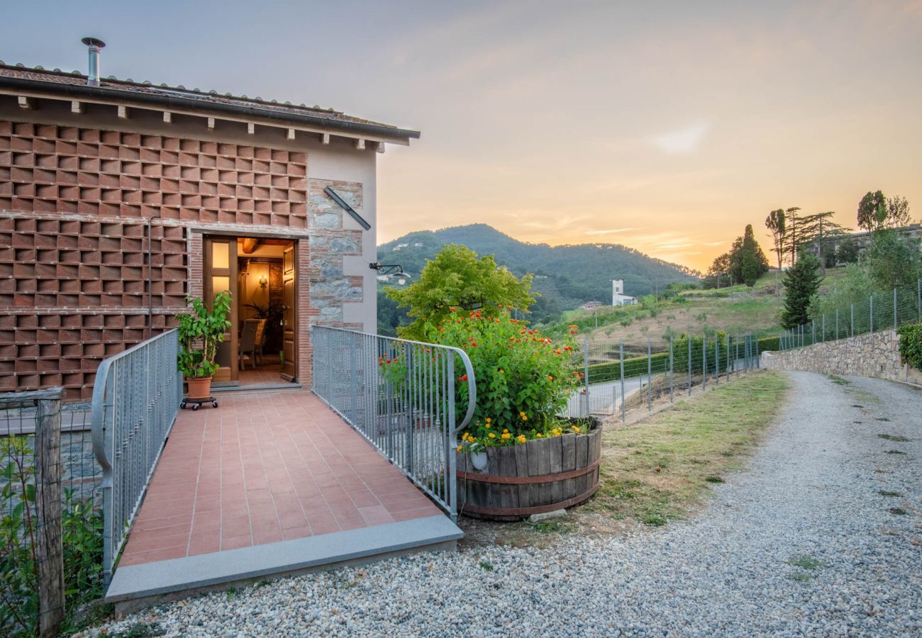 Villa a Lucca - Valle del Sole Winery Farmhouse with Private Pool