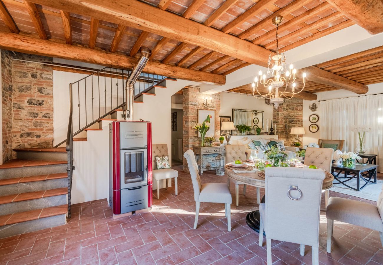 Villa a Lucca - Valle del Sole Winery Farmhouse with Private Pool