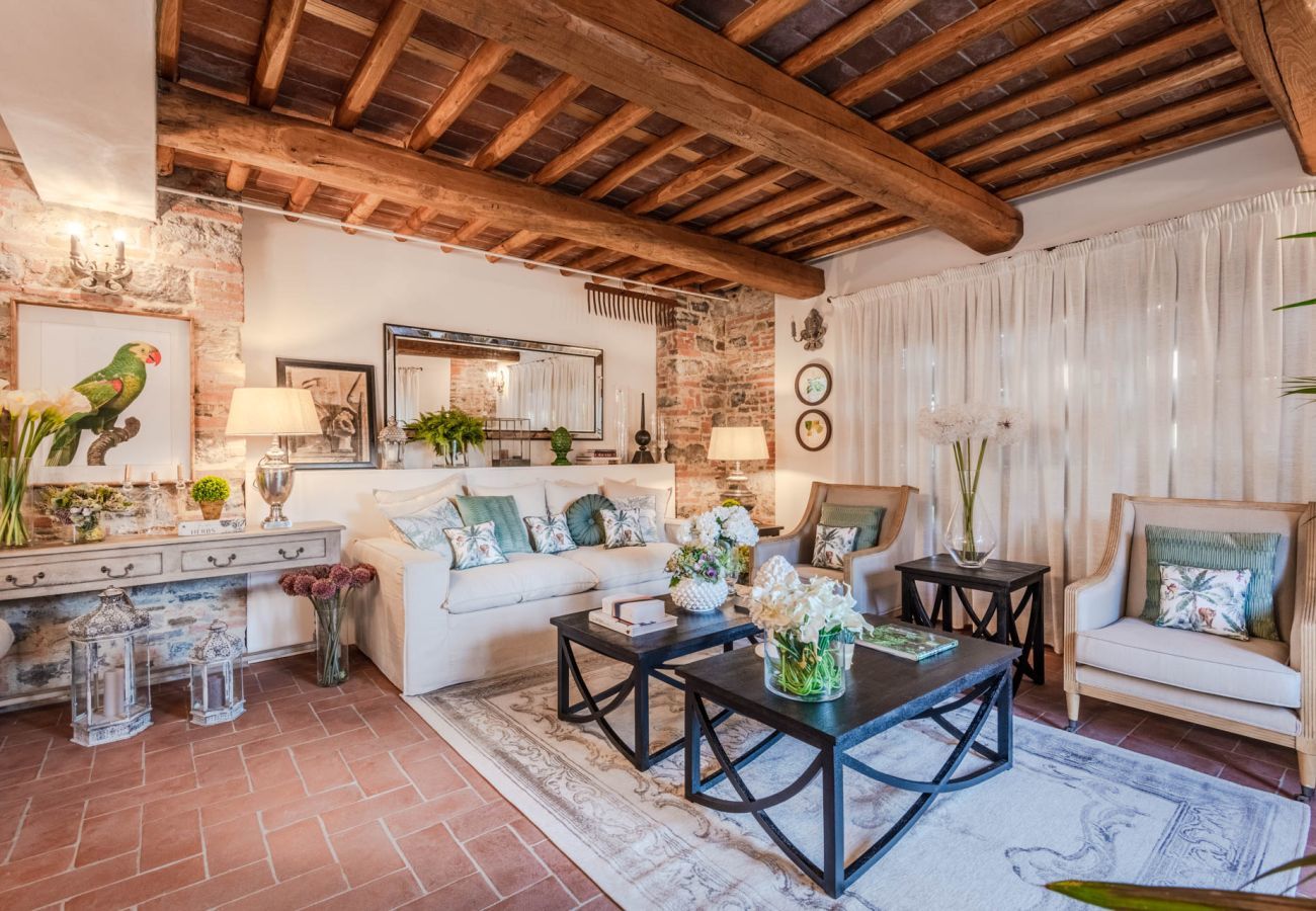 Villa a Lucca - Valle del Sole Winery Farmhouse with Private Pool