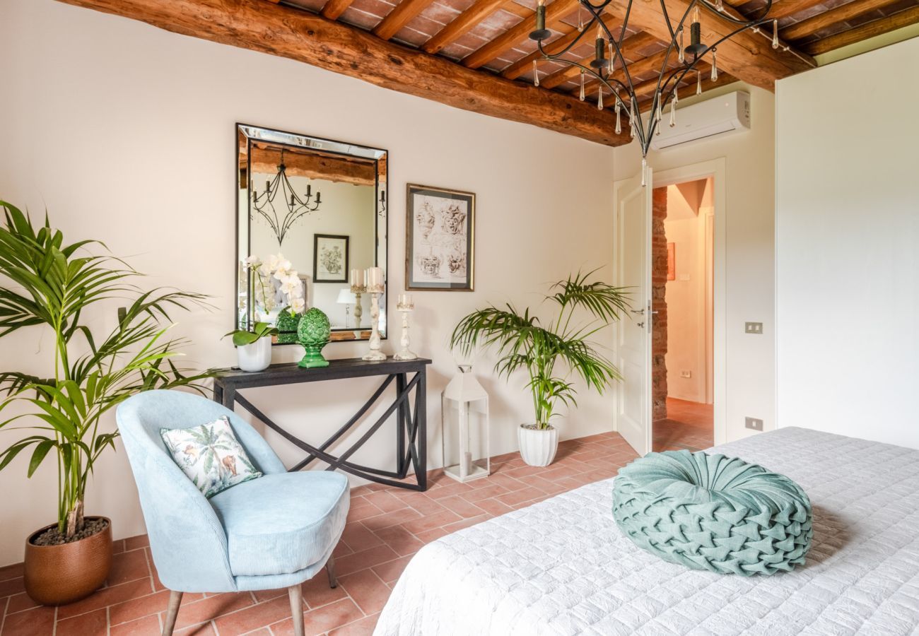 Villa a Lucca - Valle del Sole Winery Farmhouse with Private Pool