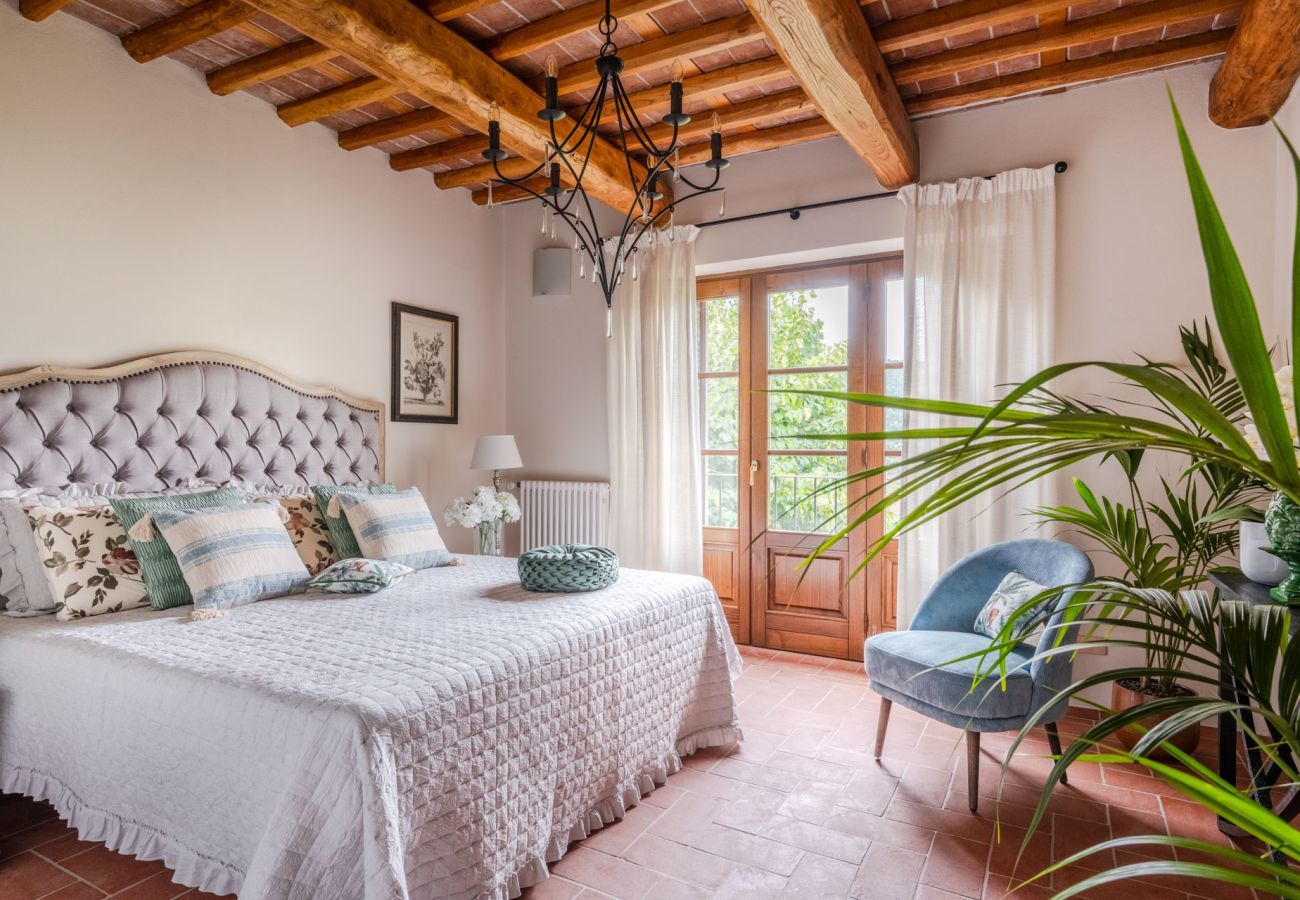 Villa a Lucca - Valle del Sole Winery Farmhouse with Private Pool